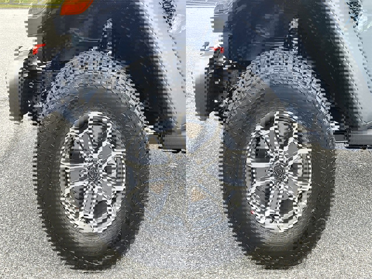 New 2025 Jeep Gladiator Mojave image 27
