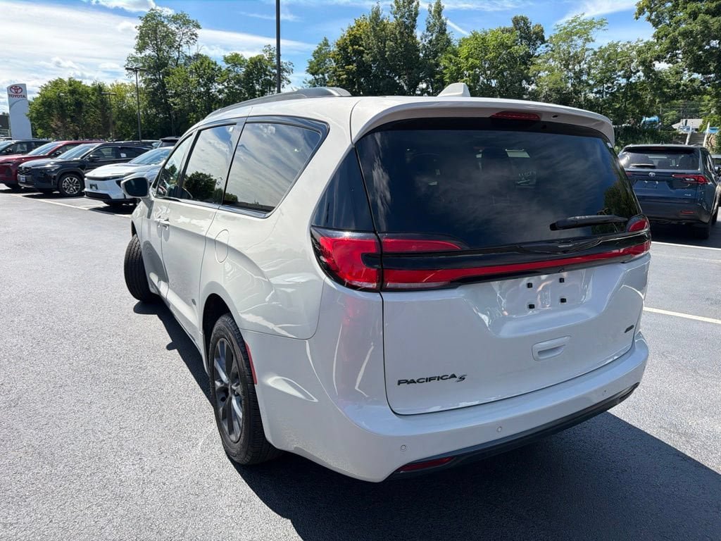 Used 2021 Chrysler Pacifica Touring-L w/ S Appearance Package AWD/4WD image 7