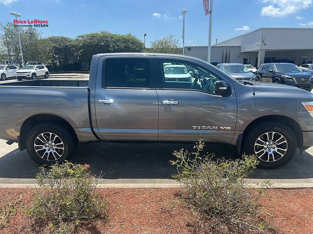 Used 2020 Nissan Titan SV w/ SV Convenience Package RWD image 5