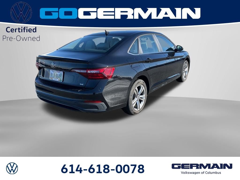 Used 2024 Volkswagen Jetta SE image 8