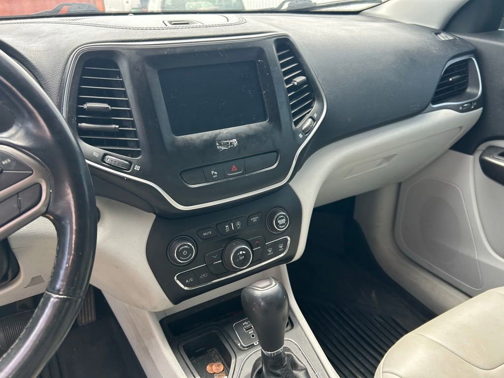 Used 2020 Jeep Cherokee Latitude Plus FWD image 12