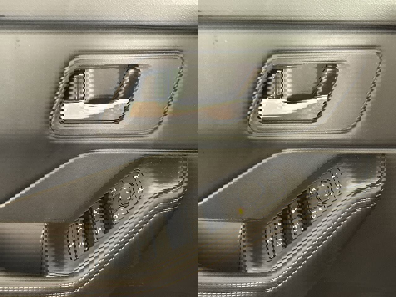 Used 2025 Nissan Rogue SV image 18