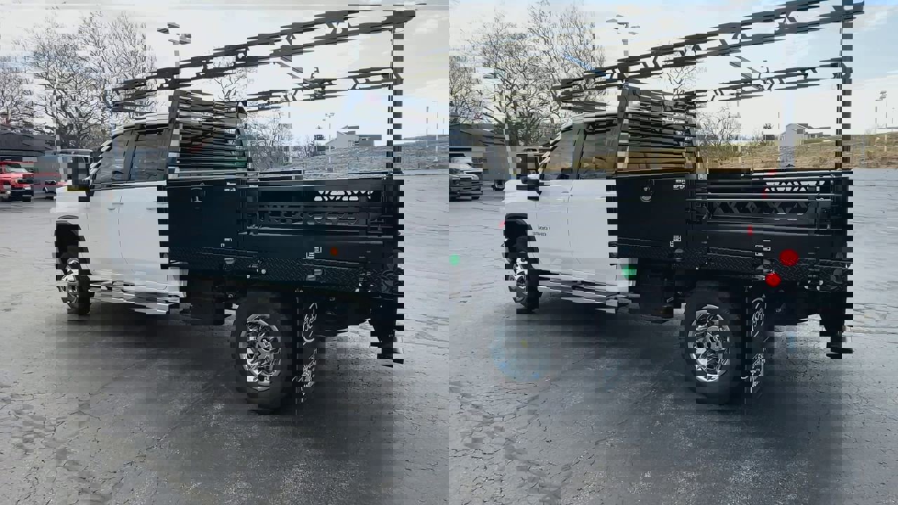 Used 2022 Chevrolet Silverado 3500 LT w/ Remote Start Package image 6