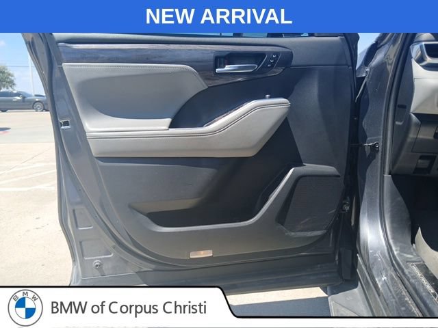 Used 2020 Toyota Highlander Platinum AWD/4WD image 18