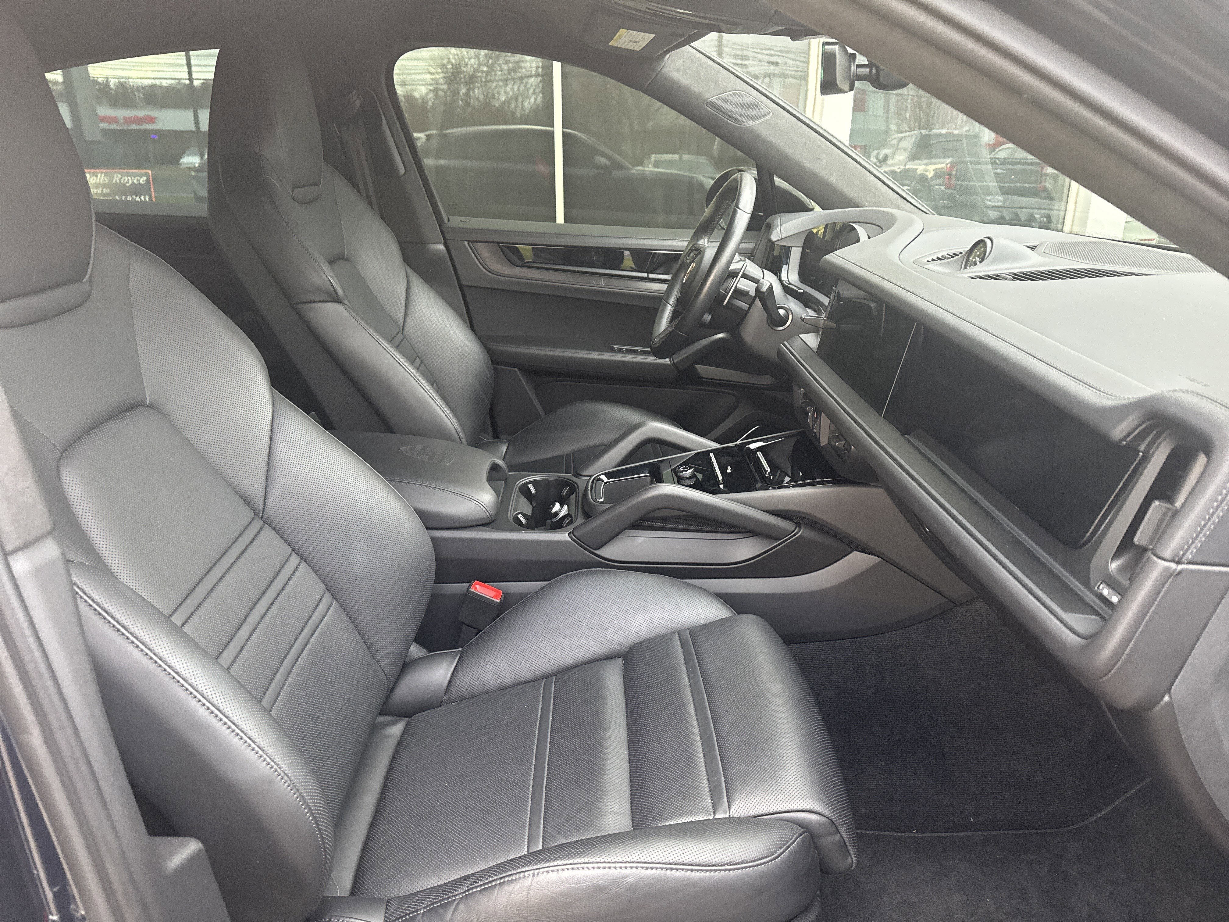 Used 2024 Porsche Cayenne Turbo GT image 2