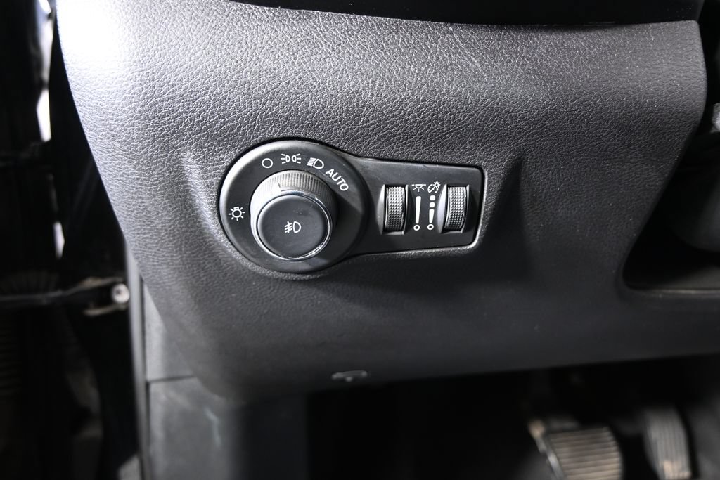 Used 2024 Jeep Compass Trailhawk AWD/4WD image 24
