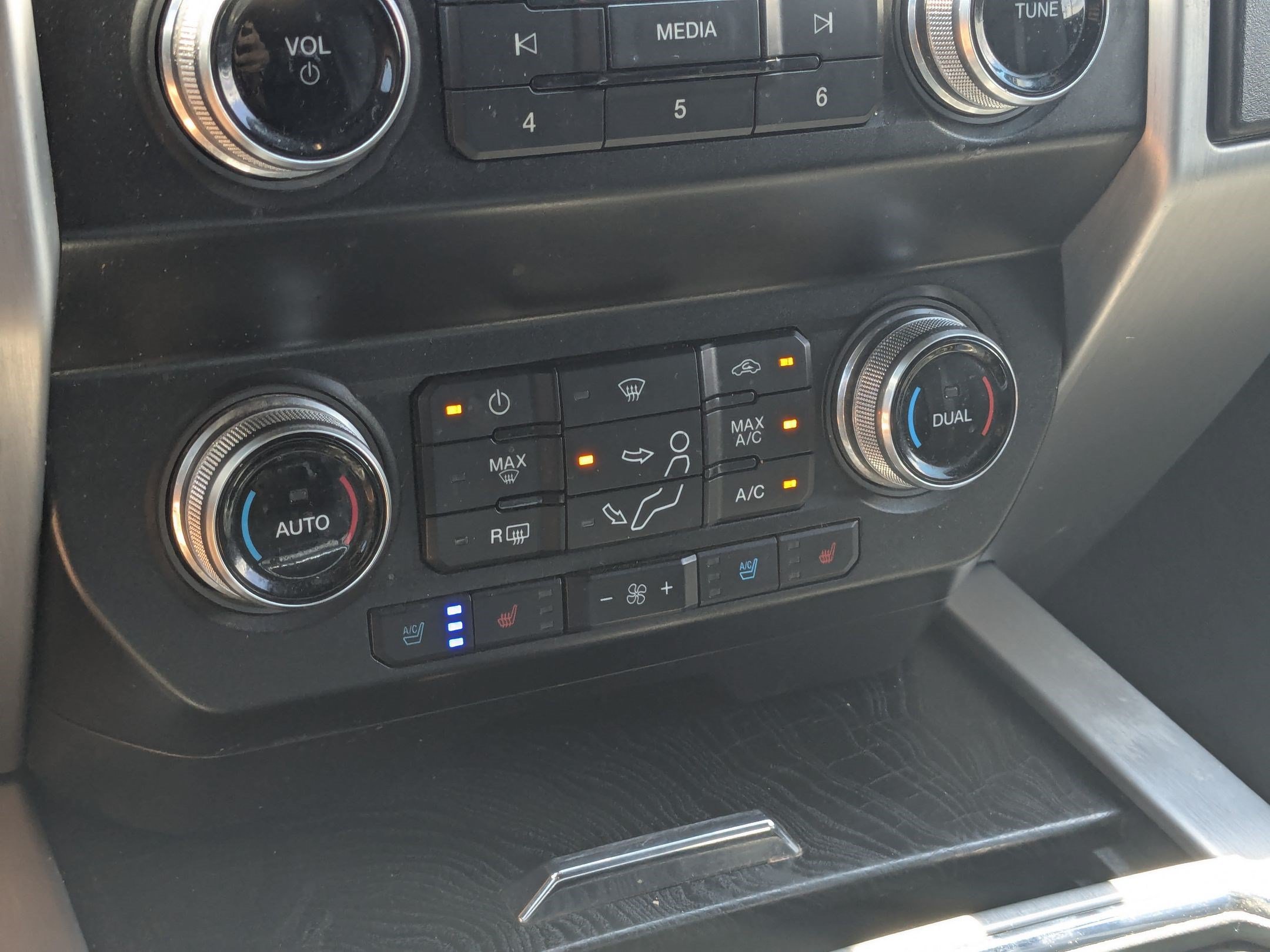 Used 2019 Ford F450 Platinum w/ Platinum Ultimate Package AWD/4WD image 24