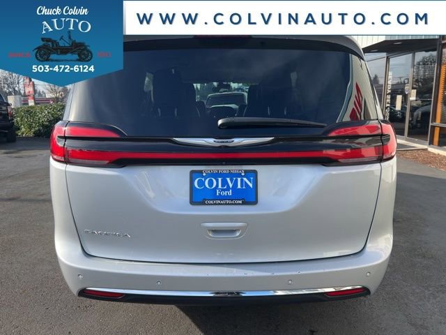 Used 2024 Chrysler Pacifica Touring-L image 10