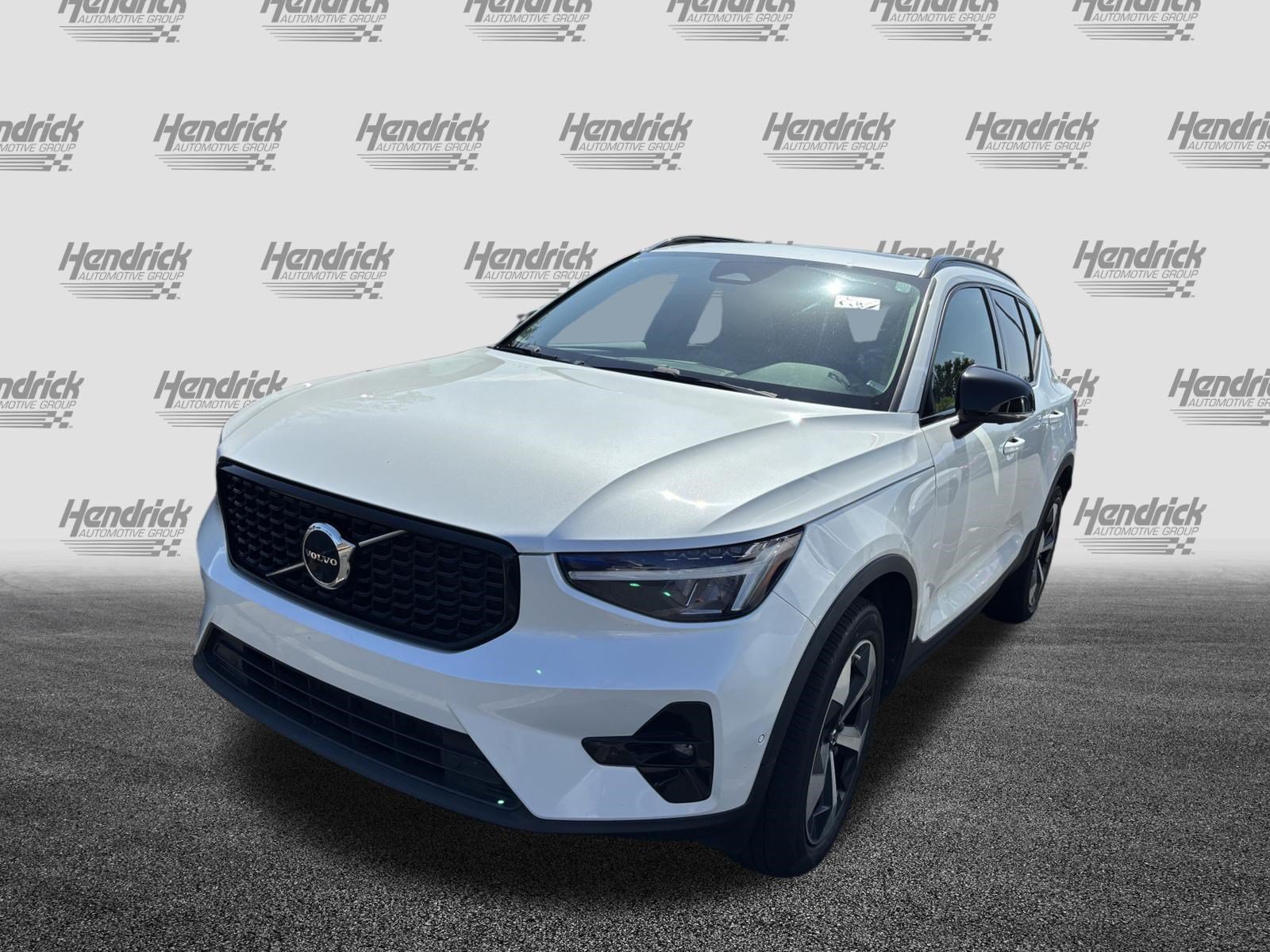 Used 2023 Volvo XC40 B5 Plus w/ Protection Package Premier AWD/4WD image 6