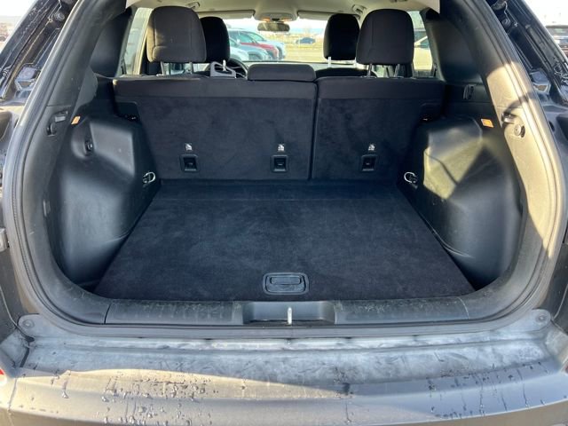 Used 2019 Jeep Cherokee Latitude w/ Popular Appearance Group image 8