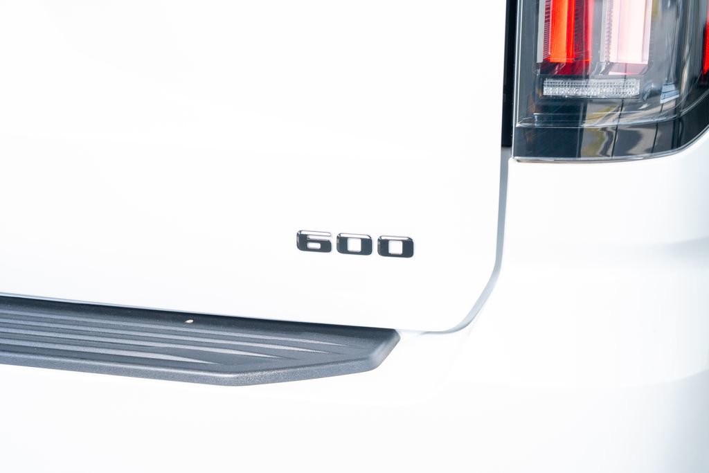 Used 2025 Cadillac Escalade ESV Sport w/ LPO, ONYX Package image 26