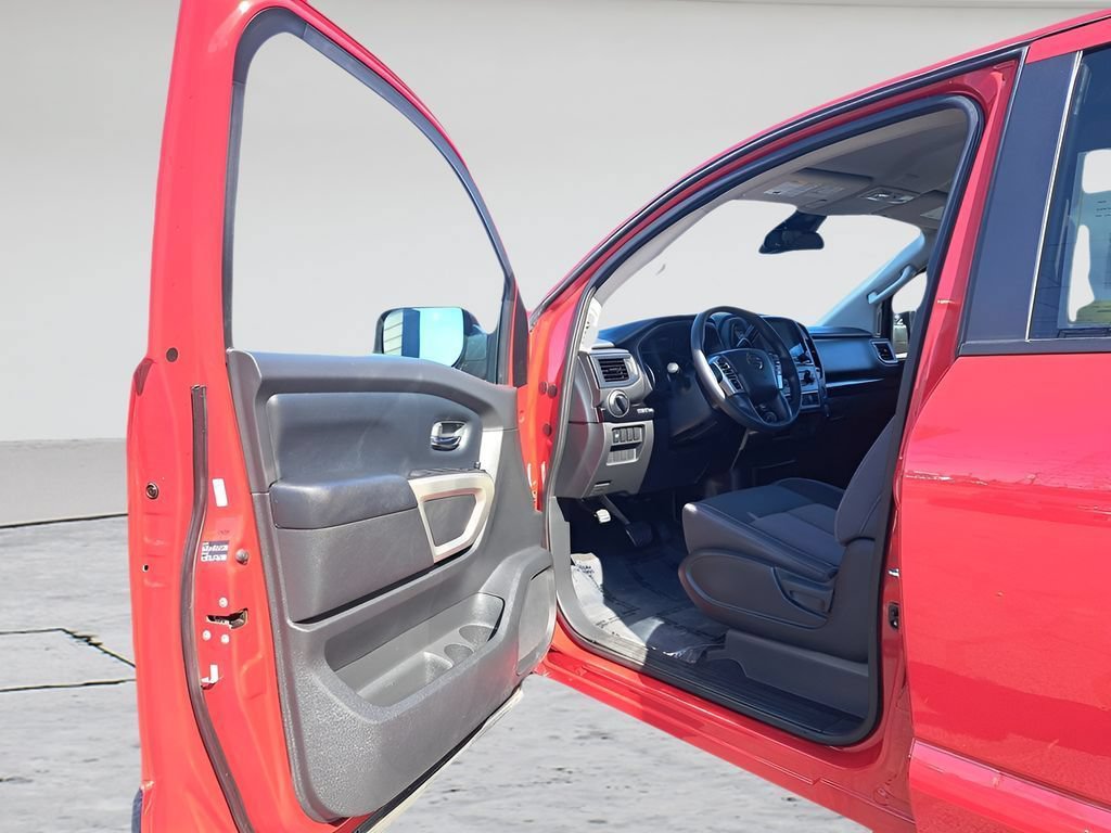 Used 2022 Nissan Titan SV AWD/4WD image 21