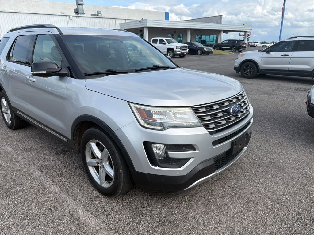Used 2016 Ford Explorer XLT w/ Equipment Group 202A FWD image 10