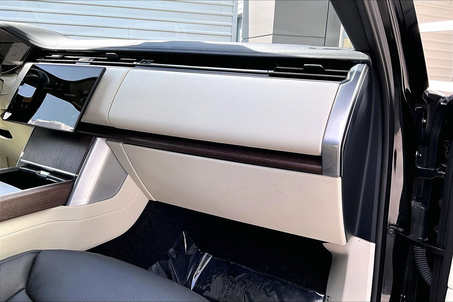Certified 2024 Land Rover Range Rover SE AWD/4WD image 15