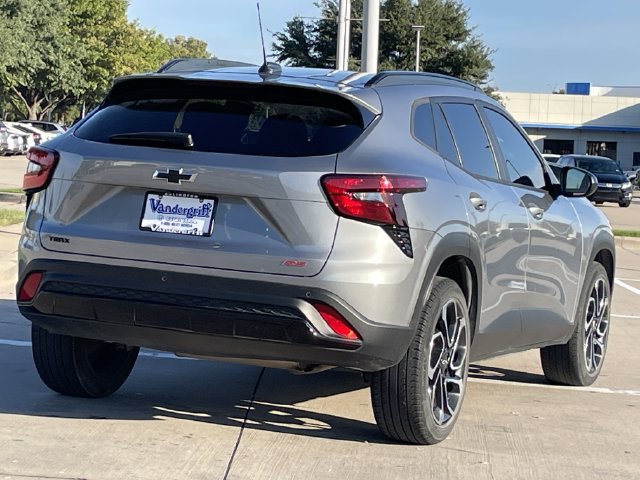 Used 2024 Chevrolet Trax RS w/ Sunroof Package FWD image 4