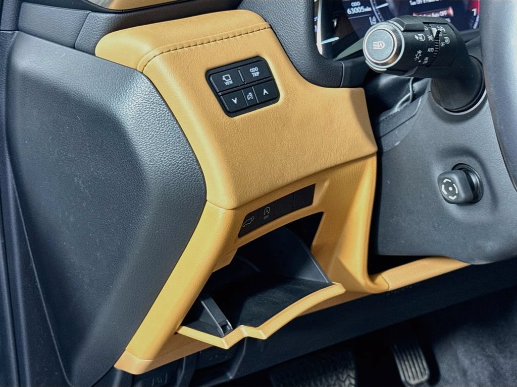 Used 2022 Lexus LX 600 4WD w/ Interior Upgrade Package image 10