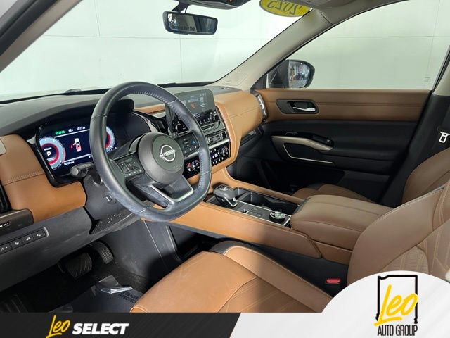 Used 2025 Nissan Pathfinder Platinum AWD/4WD image 11