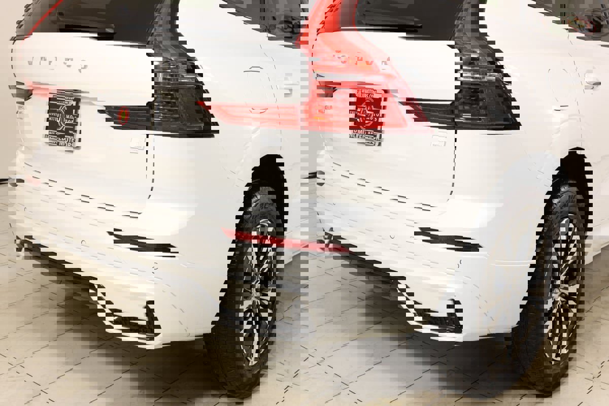 Used 2024 Volvo XC60 T8 Core image 41