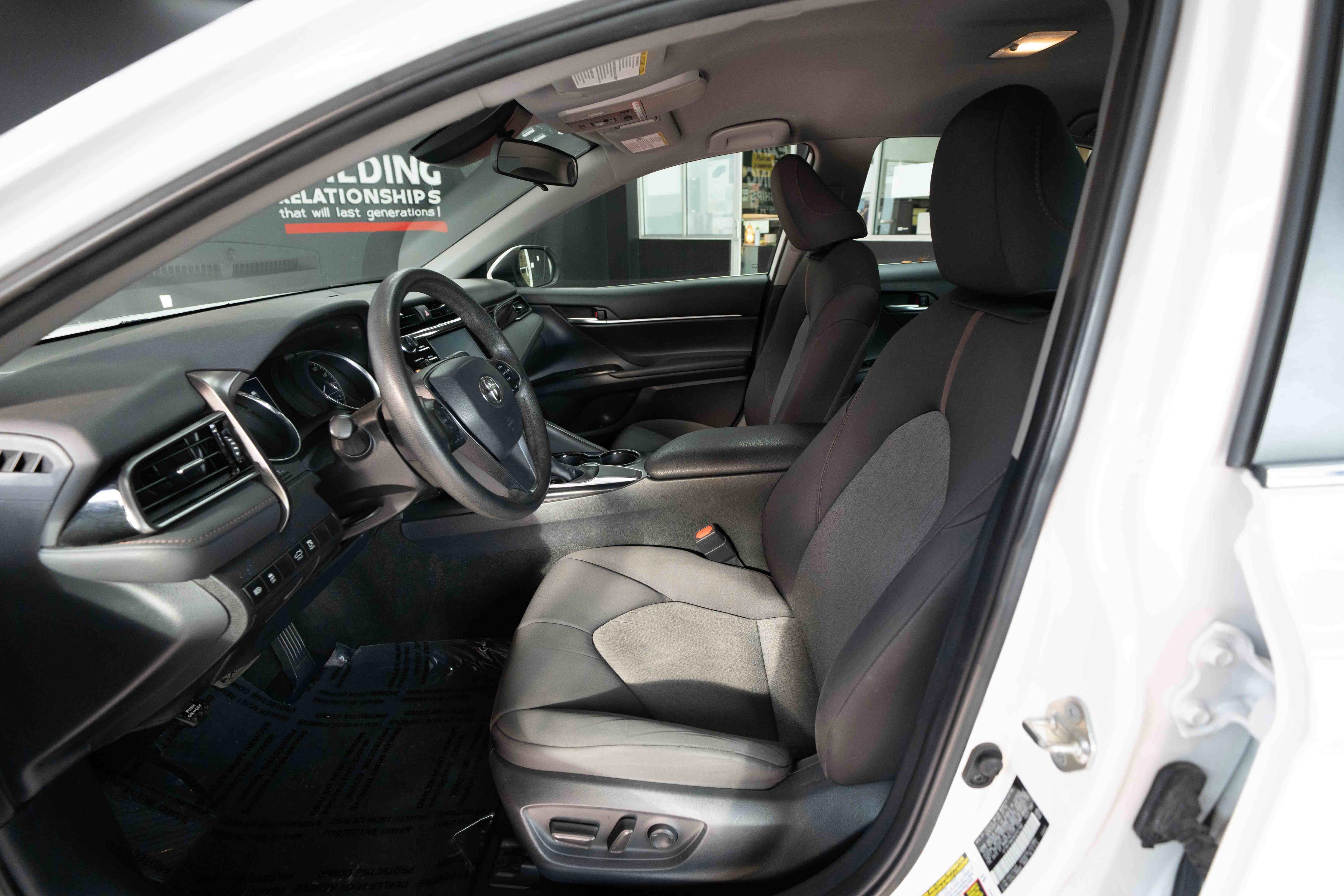 Used 2019 Toyota Camry LE image 9