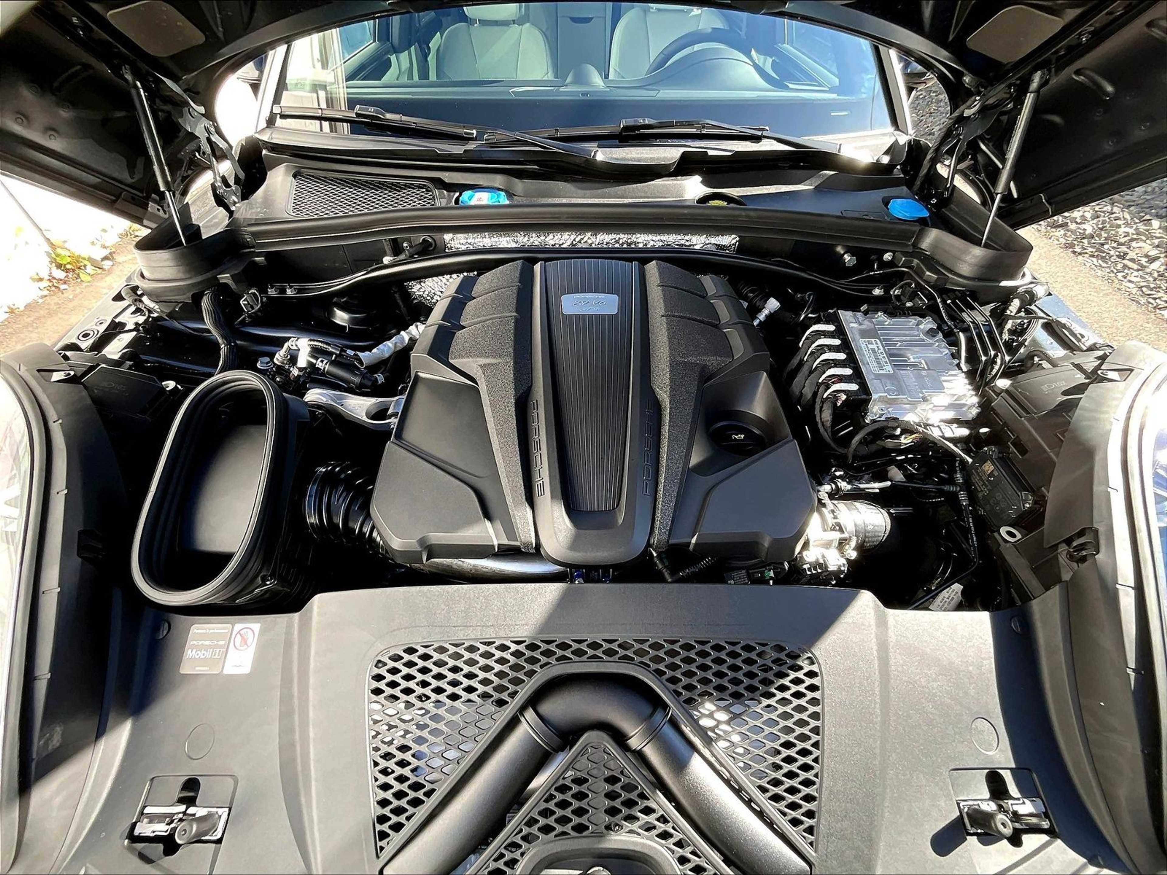 New 2026 Porsche Macan GTS image 12