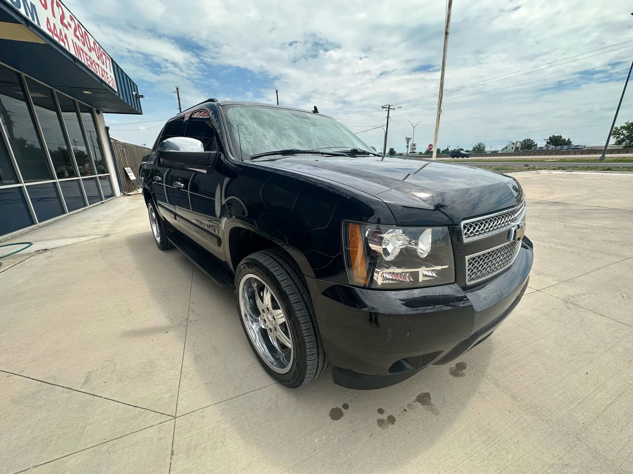 Used 2008 Chevrolet Avalanche LTZ w/ LTZ Preferred Equipment Group AWD/4WD image 7