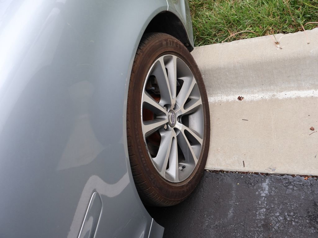 Used 2011 Volvo C70 T5 w/ Climate Pkg image 23