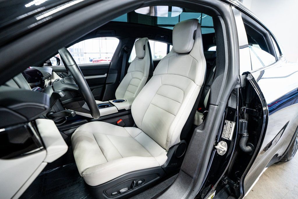 Used 2024 Porsche Taycan 4S w/ Premium Package image 34