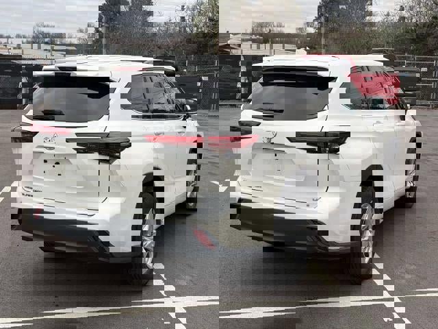 Used 2021 Toyota Highlander LE image 29