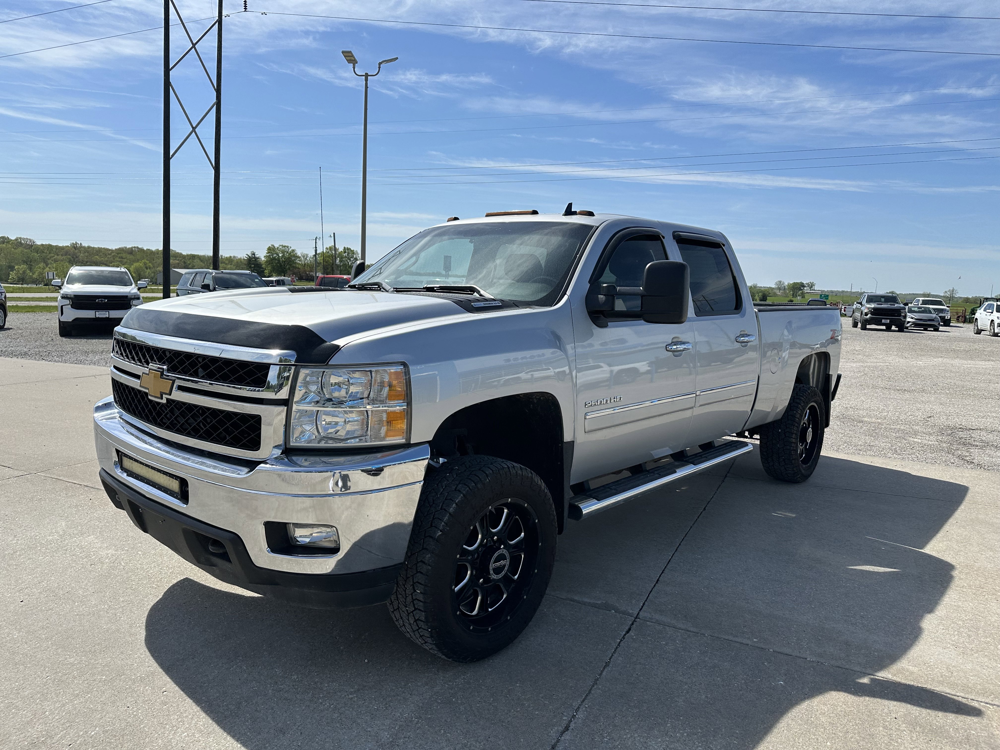 Used 2014 Chevrolet Silverado 2500 LT w/ Custom Sport Truck Package AWD/4WD image 7