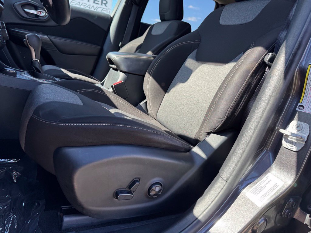 Used 2014 Jeep Cherokee Latitude w/ Comfort/Convenience Group AWD/4WD image 6