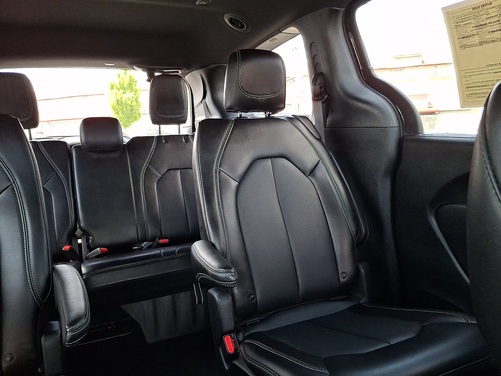 Used 2025 Chrysler Pacifica Select FWD image 30