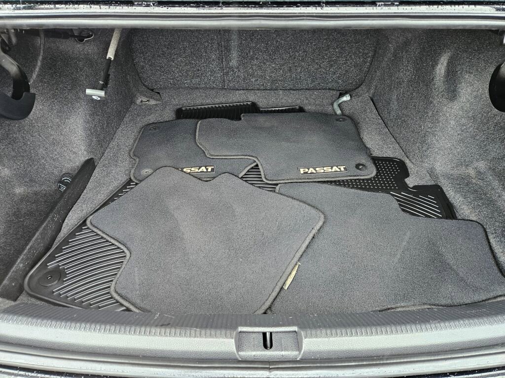 Used 2012 Volkswagen Passat 2.5 SE image 17