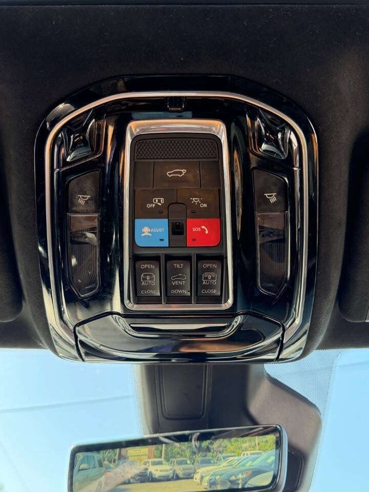 Used 2022 Jeep Grand Wagoneer Series III w/ Rear Seat Video Group 1 AWD/4WD image 32