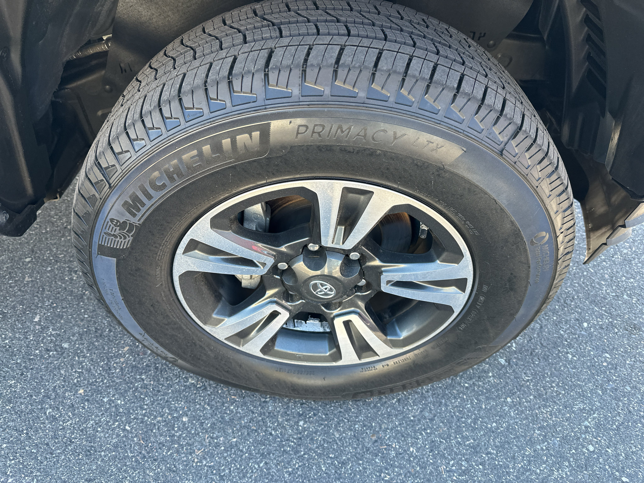 Used 2019 Toyota Tacoma TRD Sport AWD/4WD image 9