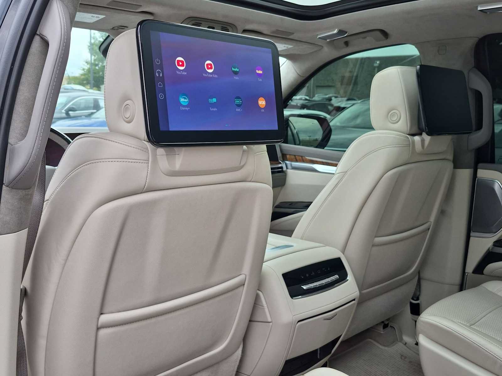 Used 2025 Cadillac Escalade Sport Platinum w/ LPO, ONYX Package AWD/4WD image 18