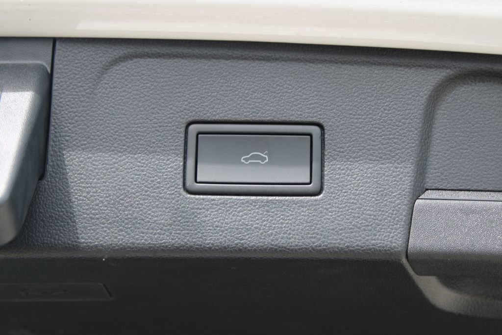 Certified 2025 Volkswagen Atlas Peak Edition SE image 31