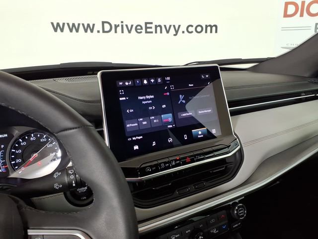 Used 2025 Jeep Compass Limited image 25