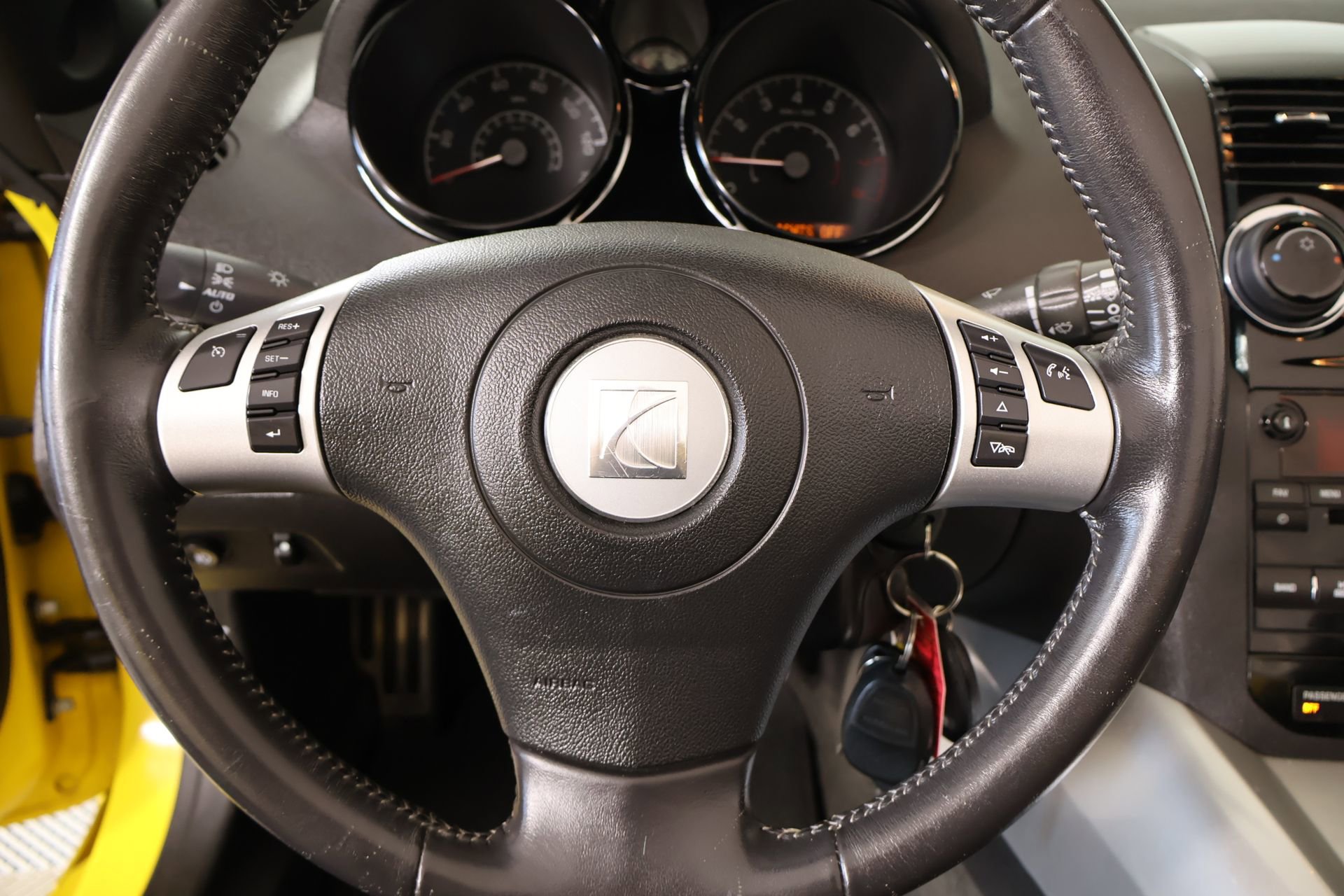 Used 2009 Saturn Sky w/ Premium Trim Package RWD image 3