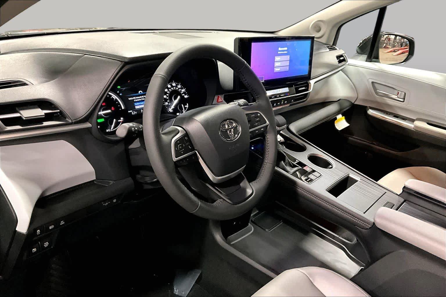 New 2026 Toyota Sienna XLE AWD/4WD image 8