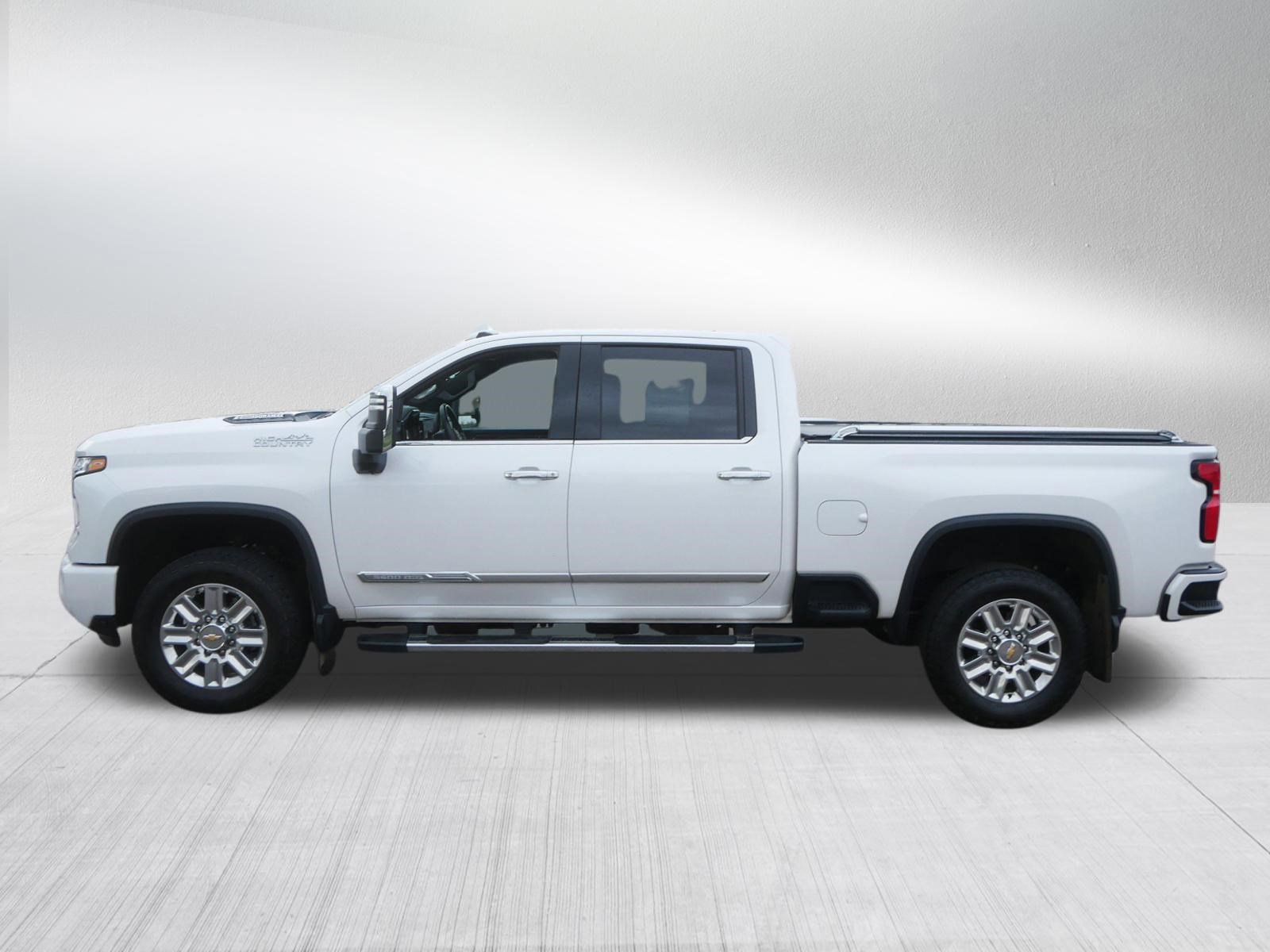 Used 2025 Chevrolet Silverado 3500 High Country w/ Technology Package AWD/4WD image 4