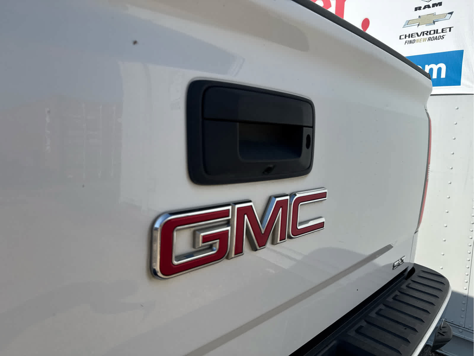 Used 2015 GMC Sierra 1500 SLT w/ SLT Crew Cab Value Package AWD/4WD image 19