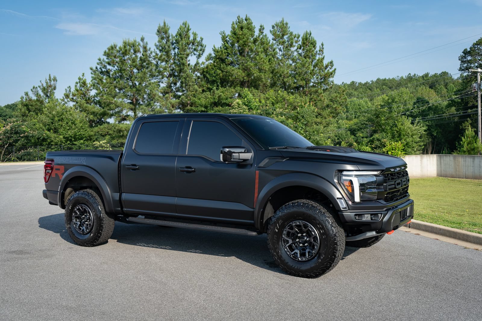 Used 2025 Ford F150 Raptor w/ Equipment Group 803A Raptor R AWD/4WD image 29
