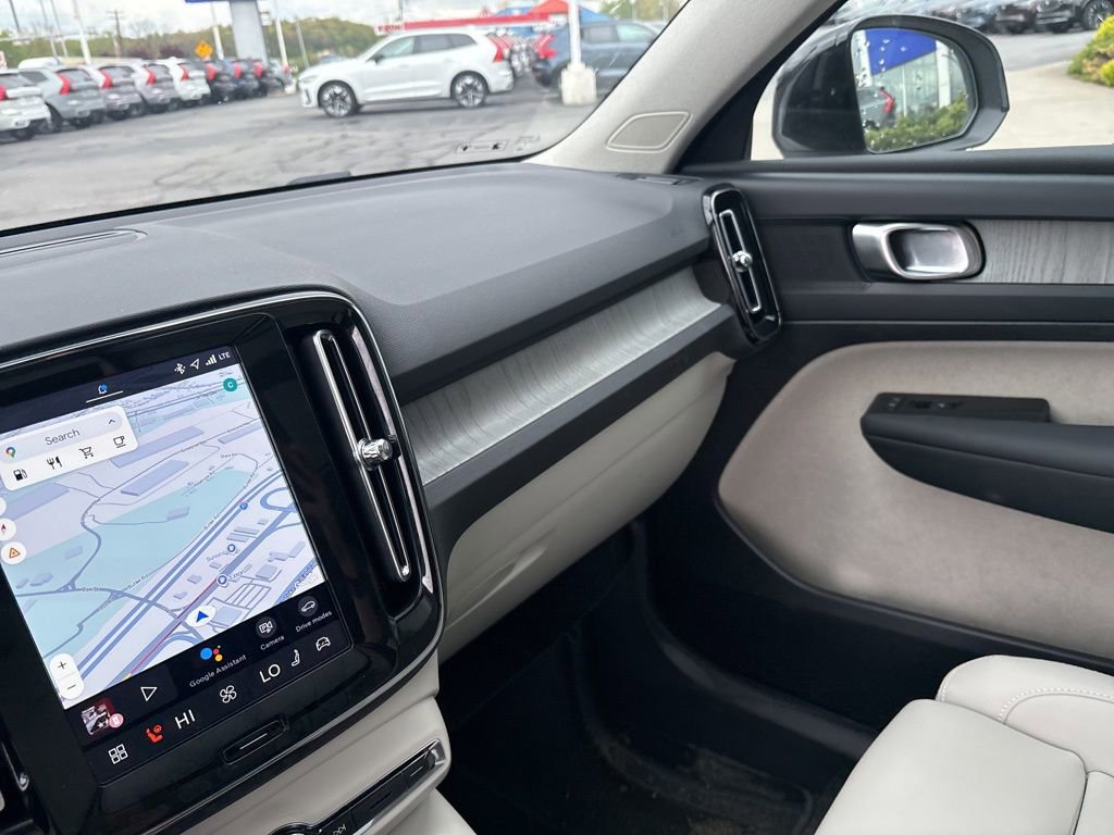 Certified 2026 Volvo XC40 B5 Plus AWD/4WD image 24