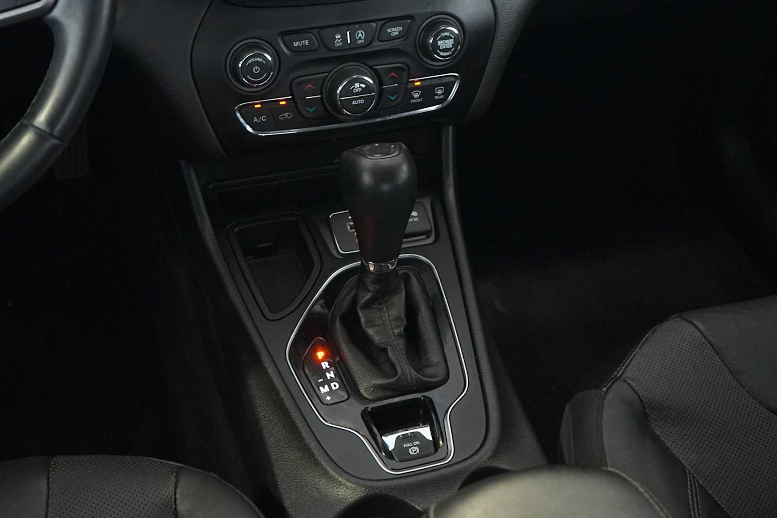Used 2019 Jeep Cherokee Limited FWD image 22