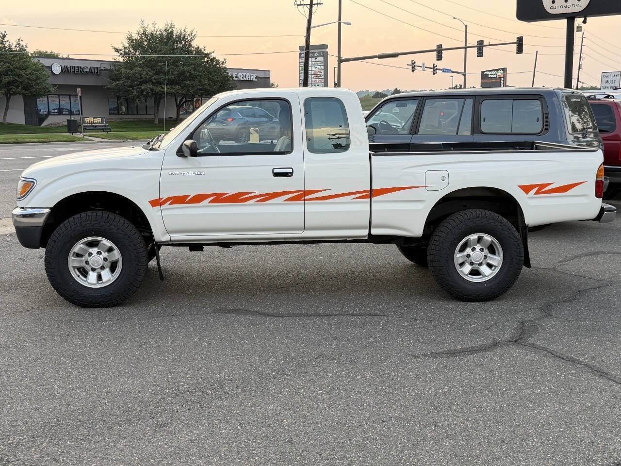 Used 1997 Toyota Tacoma 4x4 Xtracab V6 w/ LX Pkg image 9