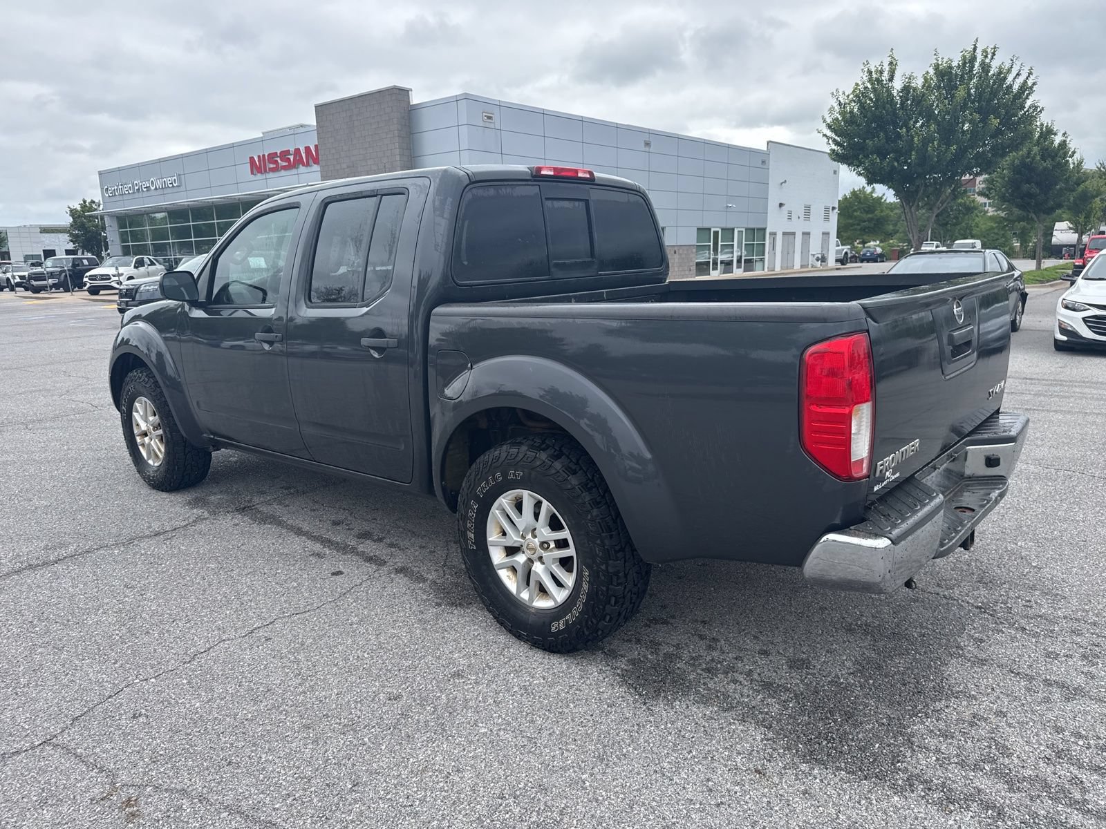 Used 2015 Nissan Frontier SV AWD/4WD image 9
