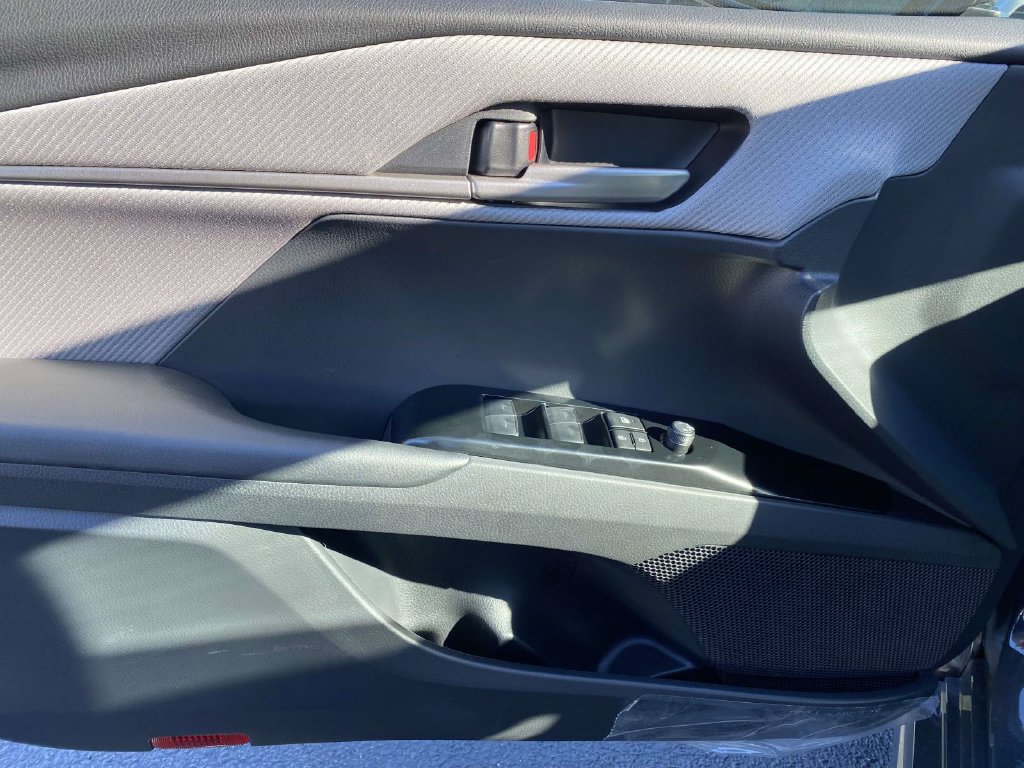New 2026 Toyota Camry Hybrid FWD image 13