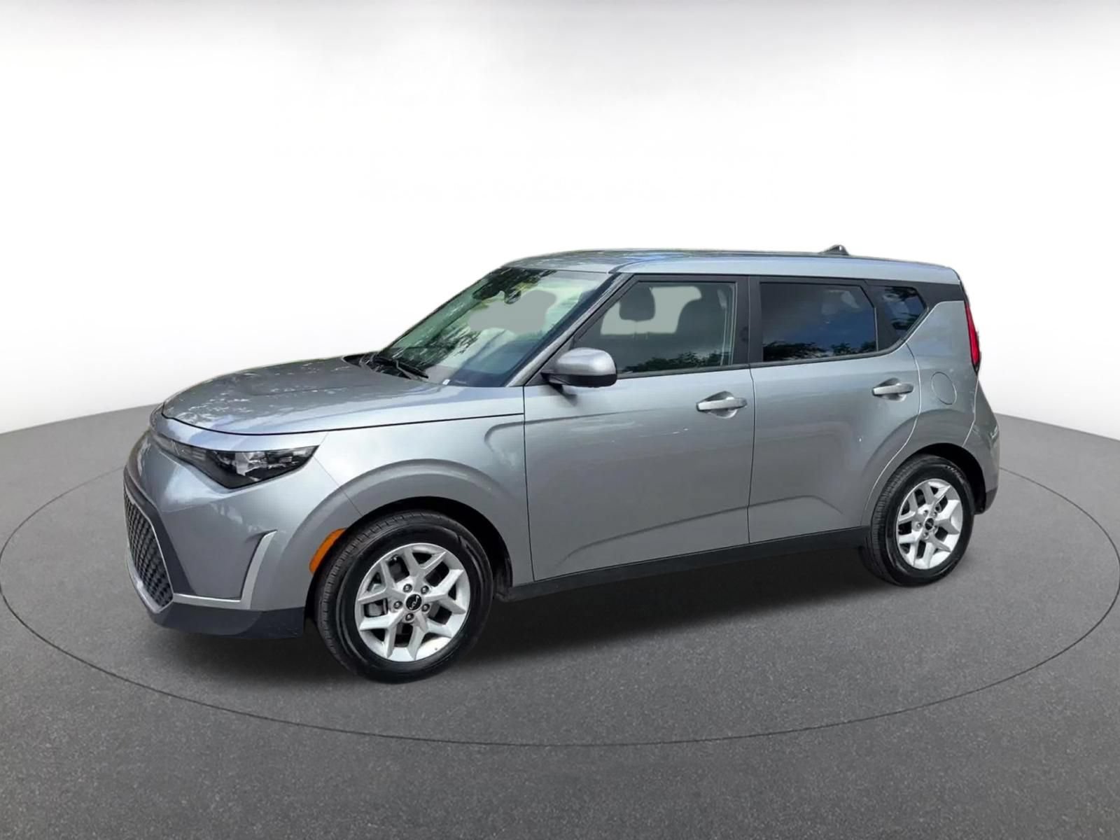 Used 2025 Kia Soul LX w/ LX Technology Package FWD image 7