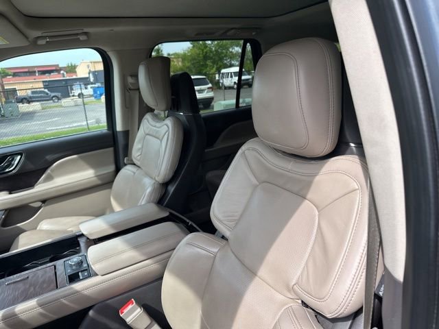 Used 2022 Lincoln Navigator Reserve AWD/4WD image 8