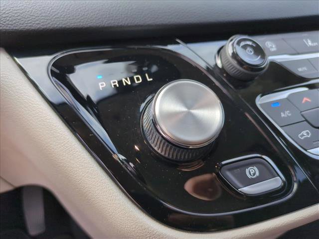 Used 2022 Chrysler Pacifica Touring-L FWD image 12